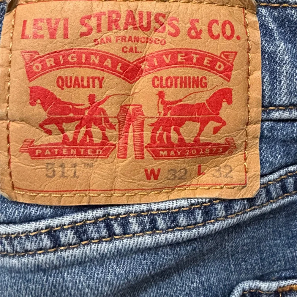 Levis 511 Slim Fit Denim Cutoff Shorts Mens 32 Medium Wash Blue Raw Hem